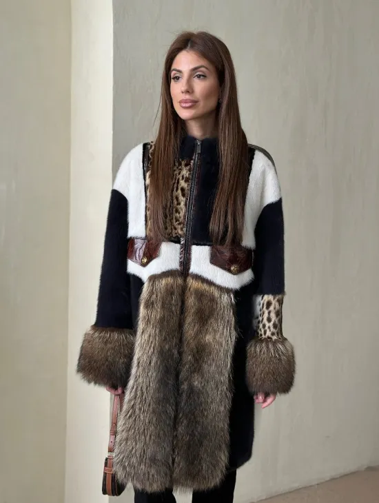 Комбинированная норковая шуба с мехом енота - фото 3